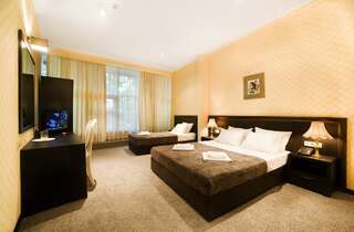 Отель Kalasi Hotel Тбилиси Стандартный трехместный номер-1